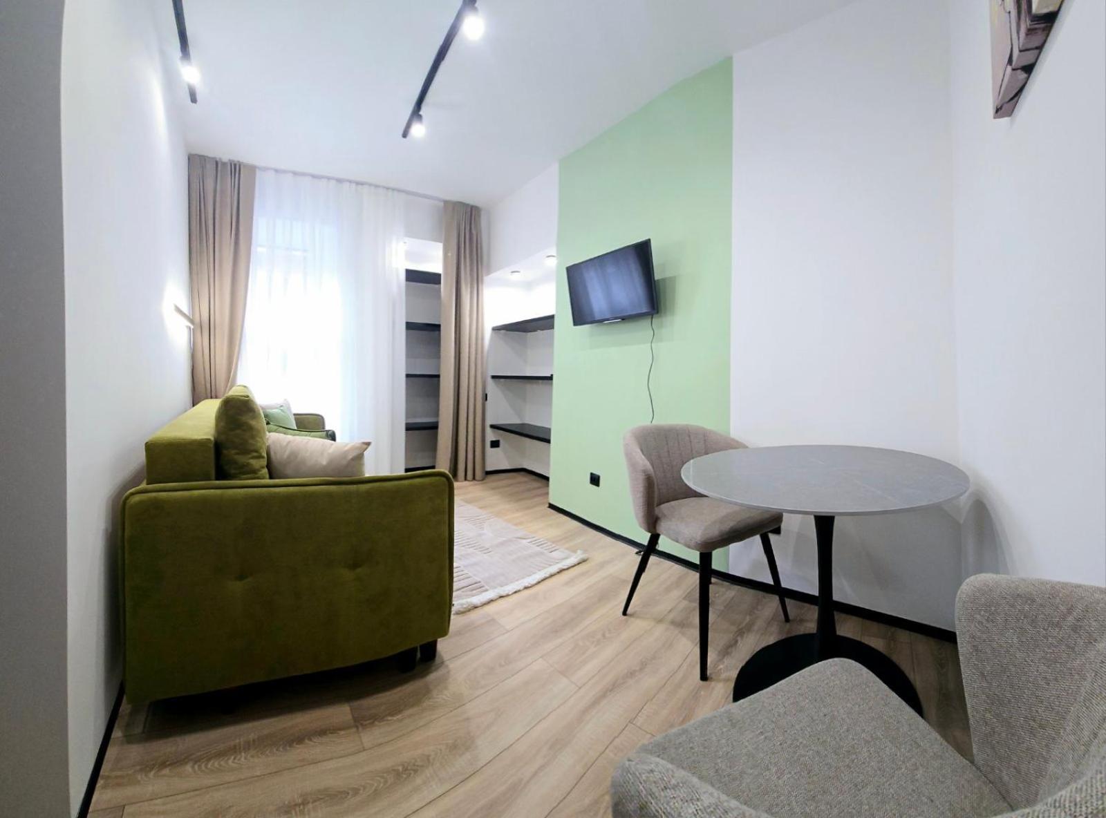 Apartment In The City Center Near The Park Lviv Exteriör bild