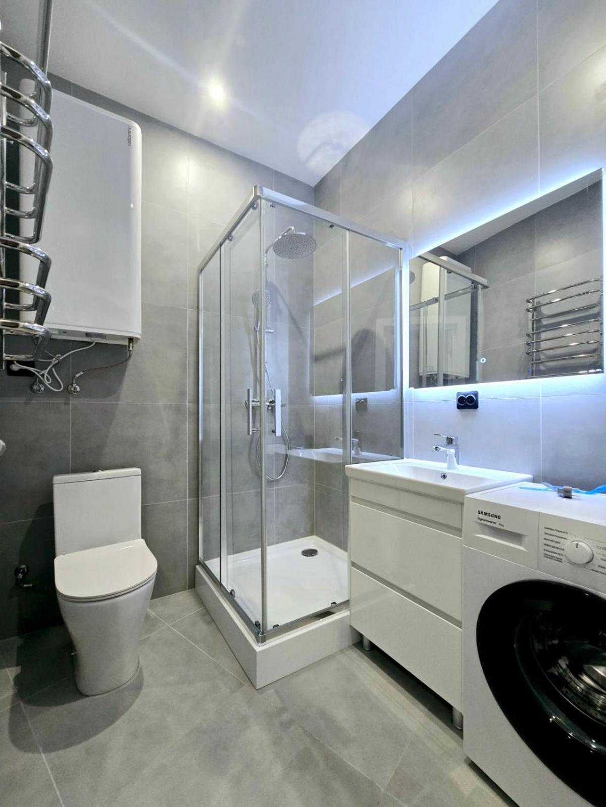 Apartment In The City Center Near The Park Lviv Exteriör bild