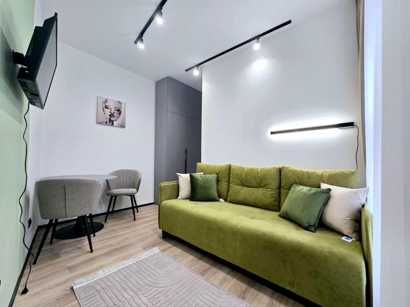 Apartment In The City Center Near The Park Lviv Exteriör bild